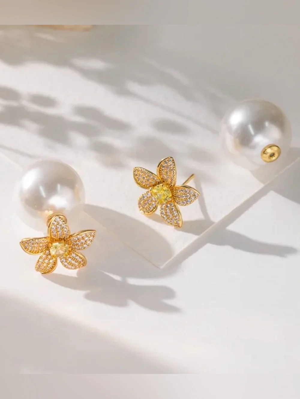Pearl Flower Crystal Earrings